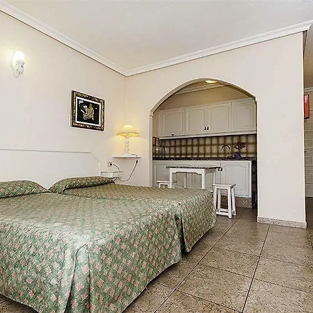 Kn Columbus アパートホテル 3*