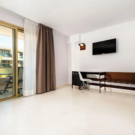 Kn Columbus Aparthotel 3*